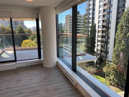 Gorgeous 2 bedroom unit- huge patio- beautiful view