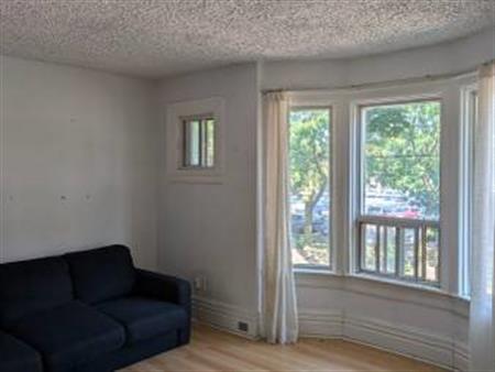 Downtown toronto(Dufferin&College) 4br apt.