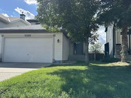 Beautiful Somerset single house with garage - available Oct. 1st | Calgary