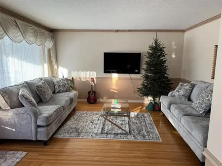 Large one bedroom in near Capilano | 10407 45 Street Northwest, Edmonton