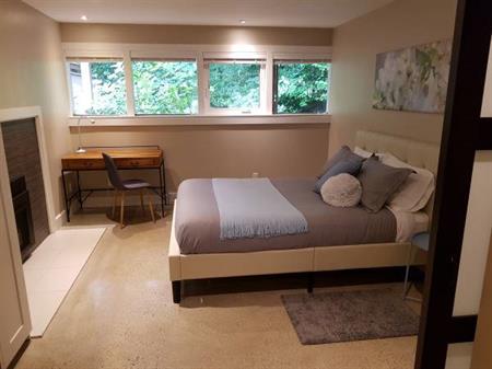 Bright furnished Deep Cove suite - pet friendly