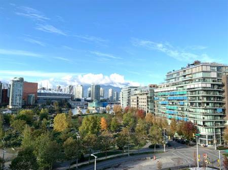 ***Avenue One, False Creek 2 bedroom, 2 bathroom + den***