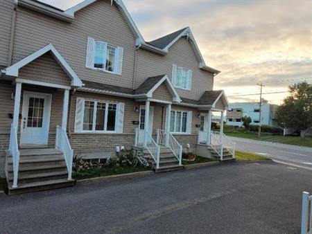 Maison de Ville à Louer - Québec