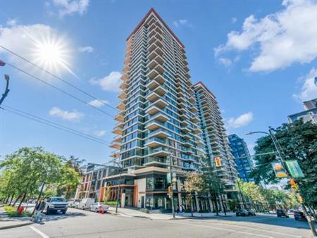 Luxury 1 Bedroom 1 Bathroom 1 Den @Landmark on Robson