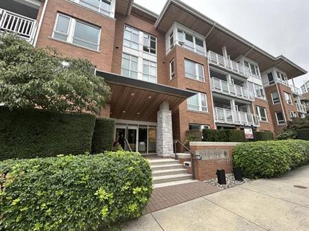 Beautiful and Spacious 2Bed/2Bath at Queen Mary