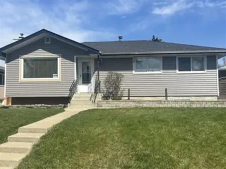 Beautiful, Renovated, Clean, 13 min to DT.  Entire House, Large Fenced Yard | Calgary