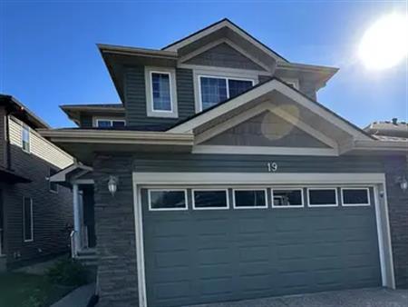 4 Bedroom & 3 Bath Home in Evergreen | 19 Everhollow Green Southwest, Calgary