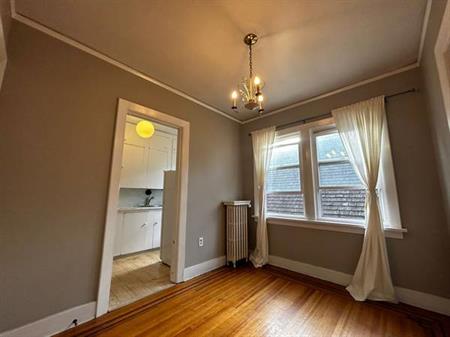 Large 1 Bed/1 Bath Historic Condo in Granville