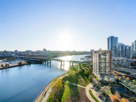 Luxury Waterfront Apartment