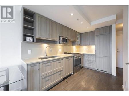 $2,550 – 30th floor 1br/1den Joyce-Collingwood/Metrotown