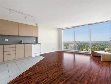 $2100/1br - 600ft2 - 1 Bdr Apartment- Infinity Tower/King George Skyt