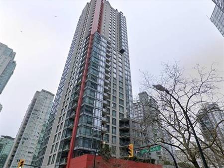 Coal Harbour Exceptional 3-Bedroom Corner Unit with Breathtaking Views