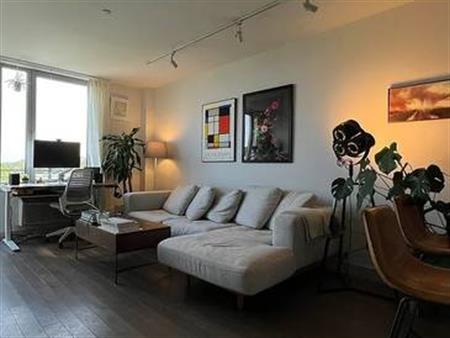 Bright, LARGE 1 BR #Apt/w balcony in prime location.