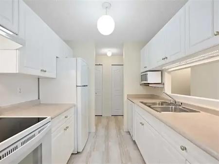 lovely unit with 2 rooms and 2 full bathroom, 3 minute-walking to subway | Tuscarora Manor NW, Calgary