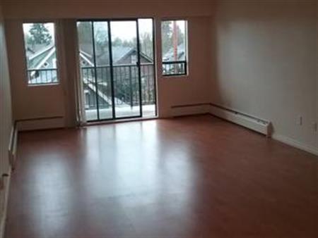 $2250 -1 BR 3rd (TOP) FLR. SOUTH FACING