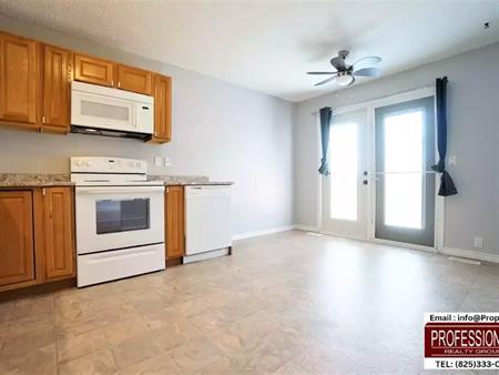 PET WELCOME! OWN DECK + FENCED YARD + 1-SIDE GARAGE! NOTHING SHARE! | 1208 36 Street Northwest, Edmonton