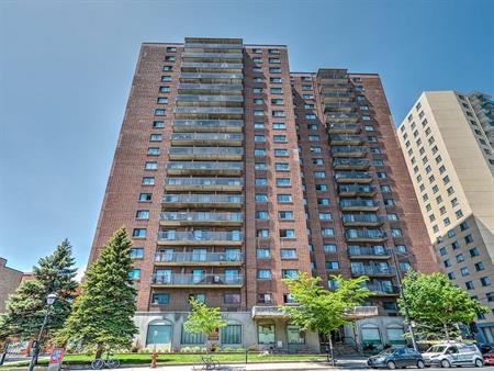 Junior 1 Bedroom Available At 65 East Sherbrooke Street - 65 East Sherbrooke Street, Montréal