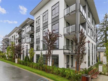 BRAND NEW LUXURY ONE BEDROOM AND DEN IN SOUTH SURREY/ WHITE ROCK