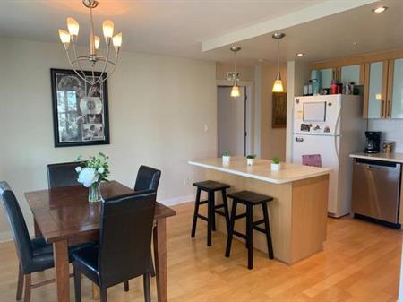 Unfurnished 2 Bedroom at 16th & Lonsdale avaiable November 1st!