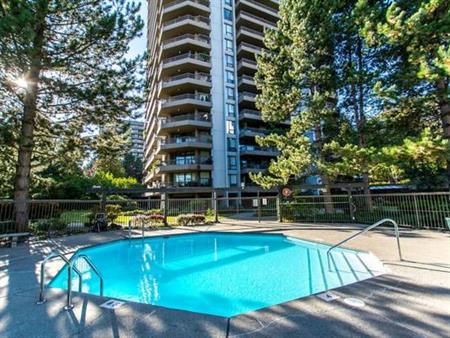 2 beds and 1 bath 871 sq.ft. corner unit in Brentwood