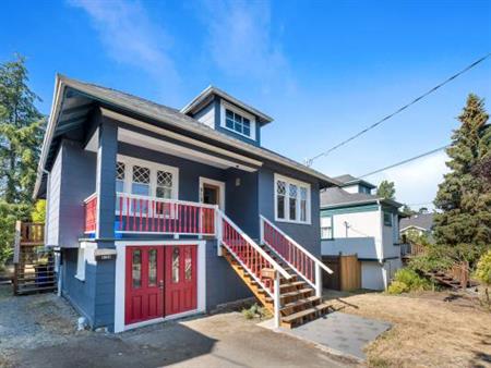 Updated 3 bedroom, 2 Bathroom Home in Esquimalt. 919 Selkirk Ave