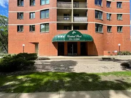 Bright 2 Bedroom 2 Bathroom Condo*Amazing Location*Underground Parking Included | 9916 113 Street Northwest, Edmonton