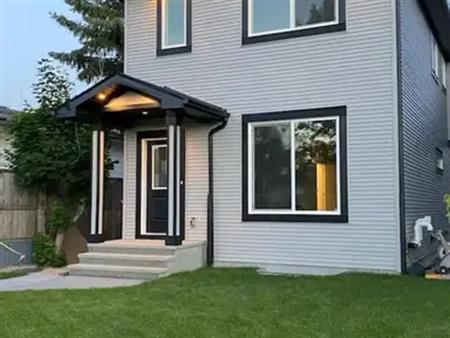 Excellent single family home with 3 bed, 2 bath | Calgary