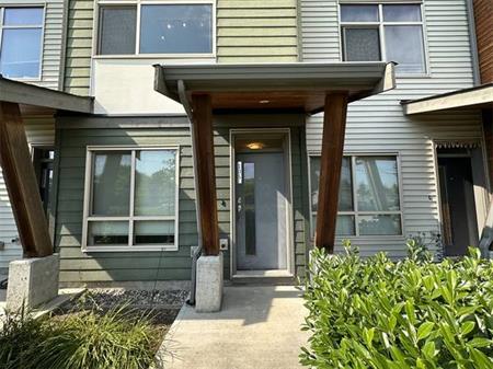 Surrey newly renovated 3 bedroom townhouse for rent