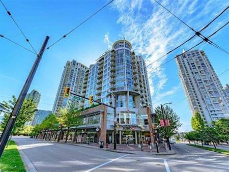 Furnished 1 bd + den in Yaletown