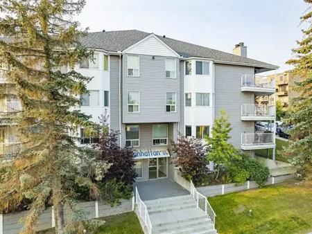 2 bed PLUS LARGE DEN - Convenient and Spacious 17th AVE SW Condo | 201, 1919 17th Ave SW, Calgary