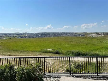 2 master en-suites plus a den overlooking the valley | 911 - 911 Evansridge Park Northwest, Calgary