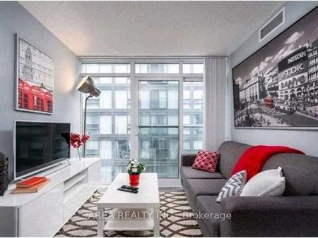 QUEEN WEST 2 BEDS 2 BATHS CONDO