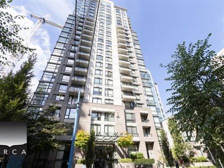 (ORCA-REF#409-1295R)*2Bed+Den / 2 Bath corner unit in Richards Street*