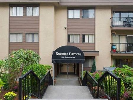 2 bed/1bath Coquitlam, Laminate floors, quartz counters, roller shades