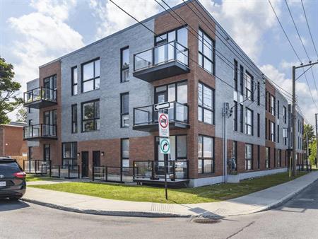 307M - 7070 Cote Saint Luc Road, Montréal