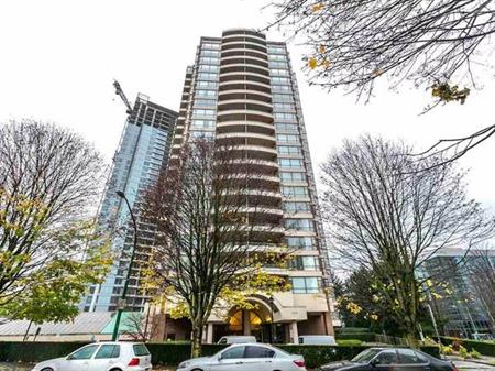 Metrotown - Condo - 2Bed 2.5Bath Swimming Pool