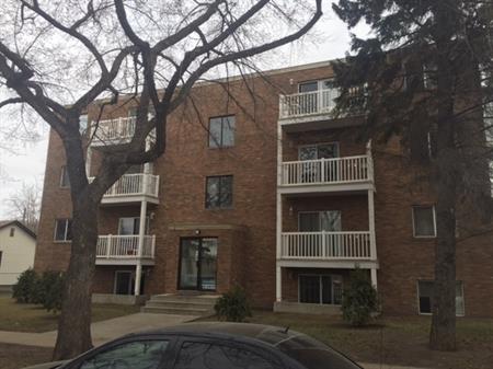 3rd Floor suite, 2 bed 1 bath | 11825 71 St NW, Edmonton