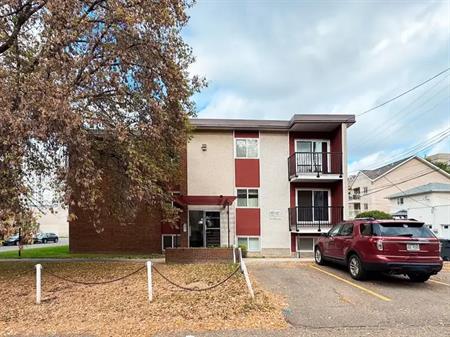 1Bedroom 1Bathroom unit with an outdoor parking in Garneau | 11 - 8525 107 Street Northwest, Edmonton