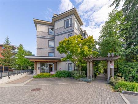 Two bed, Two Bath Penthouse In Brentwood Bay-$3000/month