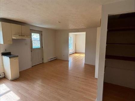 2 CH - 1 SDB - Windsor - $850 /mo