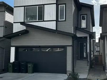 Beautiful 1 bedroom basement suite in the community of The Uplands | Edmonton