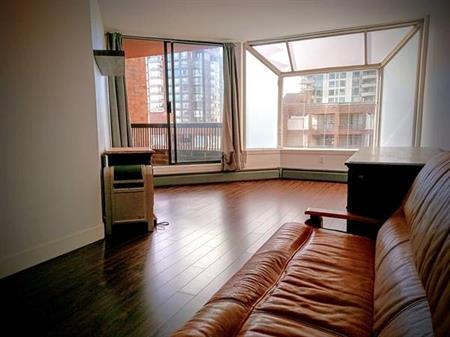 Prime Yaletown location, close to beach, available now