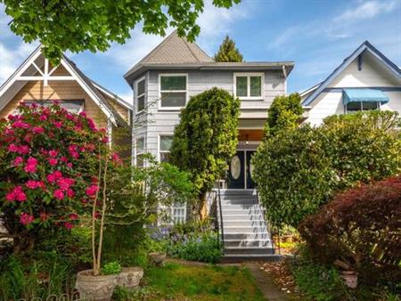 NEWLY RENOVATED GARDEN SUITE- KITSILANO