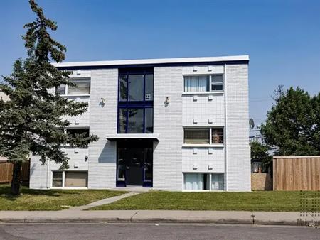 Westbrook Mallside Apartments | 1612 38 Street SW, Calgary