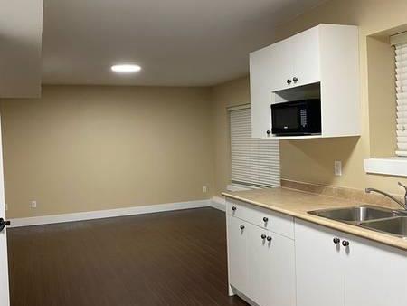 Beautiful 2 Bedroom Basement Suite with Laundry & WiFi