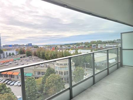 1Br1Ba with AC, close to shopping centre and skytrain