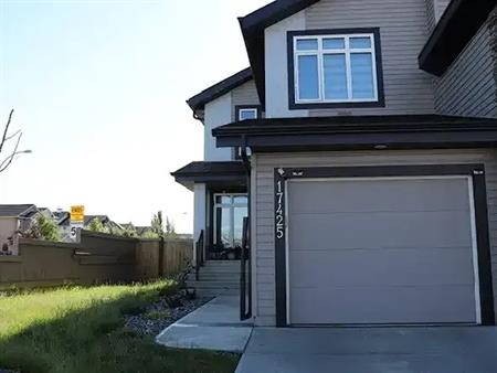 Nice 4 beds plus den, 3.5 baths in Newcastle | 17425 120 Street Northwest, Edmonton