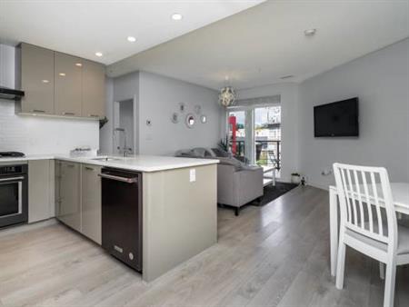 Bright and spacious 2-bed 2-bath condo w/ AC in UBC