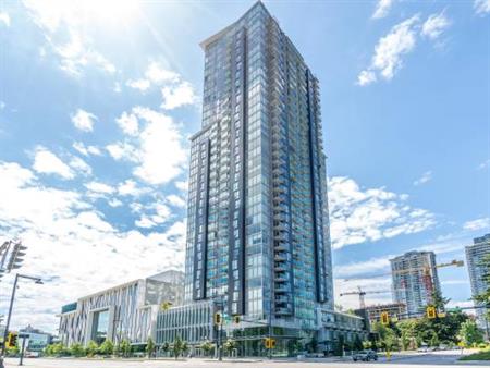 Like New / 3 Bd 3 Bth / Bright / Skytrain / Surrey Central