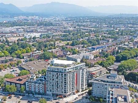 Vancouver BC, Mountain Views, 1/BD 1/BA